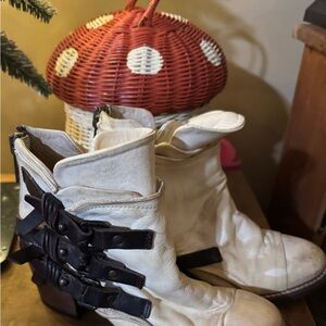 Cream and Brown Leather Boots Free Bird Circe size 7 good gently used